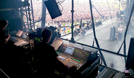 With SSE depending on the CL5, artists can be assured that, as they rock the masses, their monitors will be rock steady too
